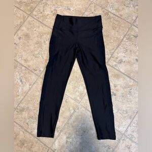 Under Armour Women's HeatGear Mesh Side Compression Capri Leggings Size Medium